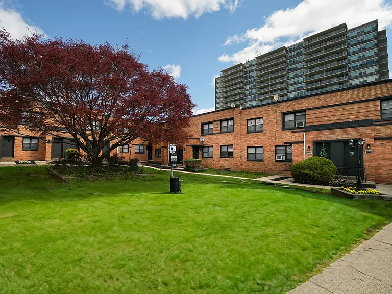 Wynmawr Court Apartments — Photo 17