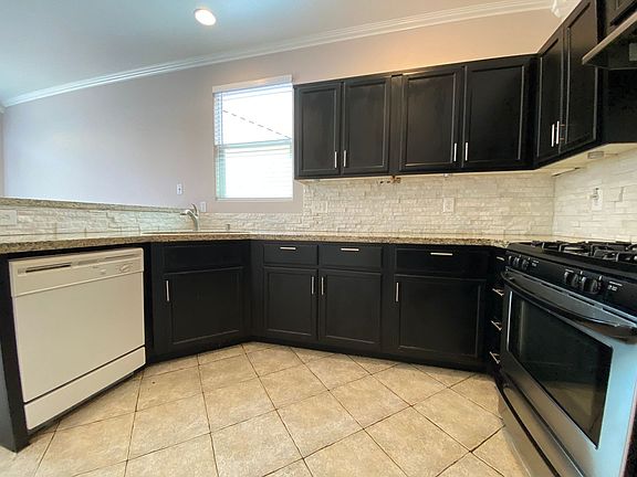 4th image of 9293 Adamshurst Ave