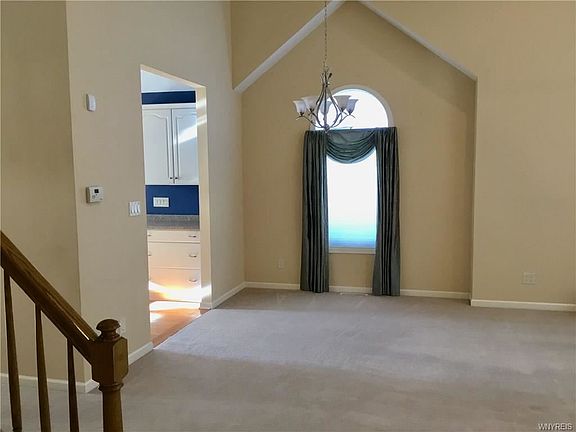 3rd image of 305 White Oak Ln