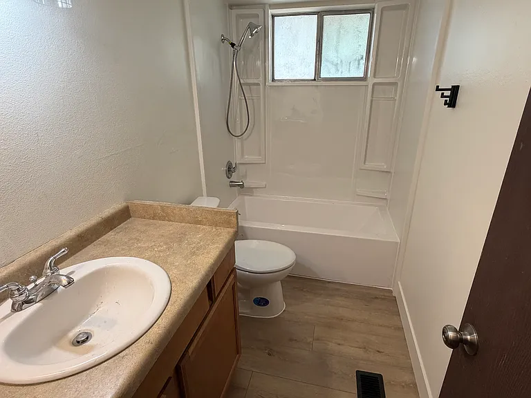 715 N 1060 W — Photo 10
