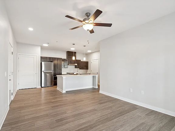 5th image of 205 W Sunland Ave #4-111