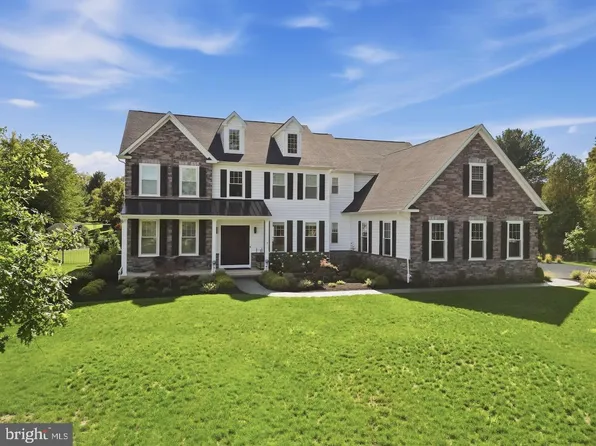 7 Lily Ln, Warminster, PA 18974