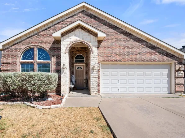 8249 Winter Falls Trl, Hurst, TX 76053