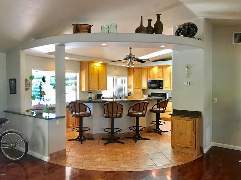 185 E Cercado Ln — Photo 15