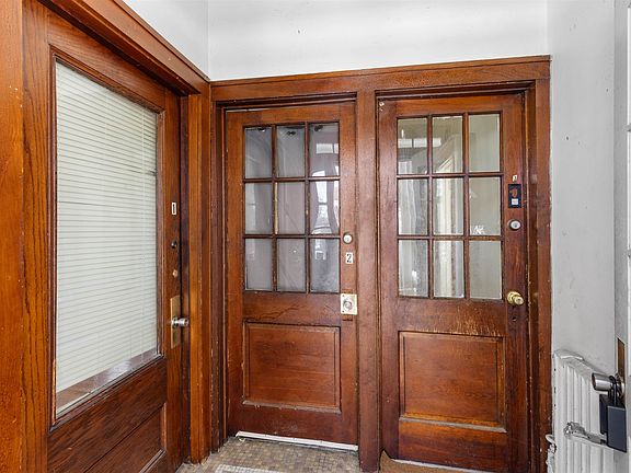 4th image of 221 Rome Ave