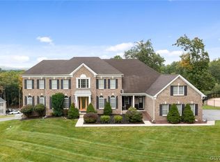 16 Alexandra Cir, Mount Bethel, PA 18343