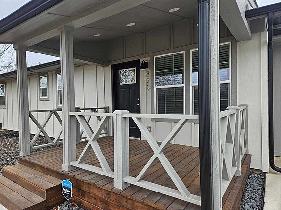 2nd image of 823 W Burris Rd