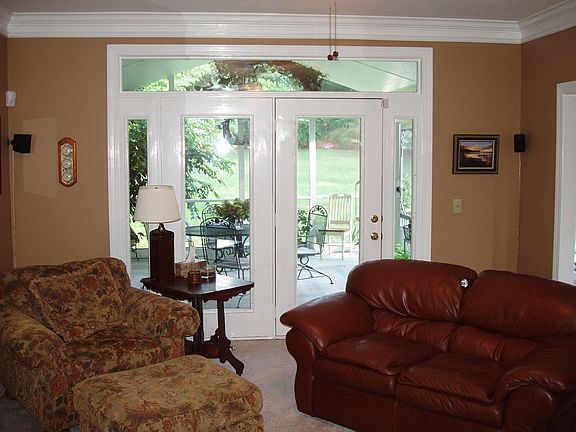 Den opens to Screened proch