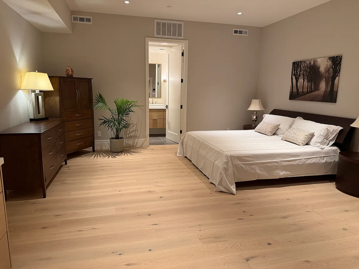 King Size Bed Room Set with plenty of storage - 1516 Arbor Ave #1