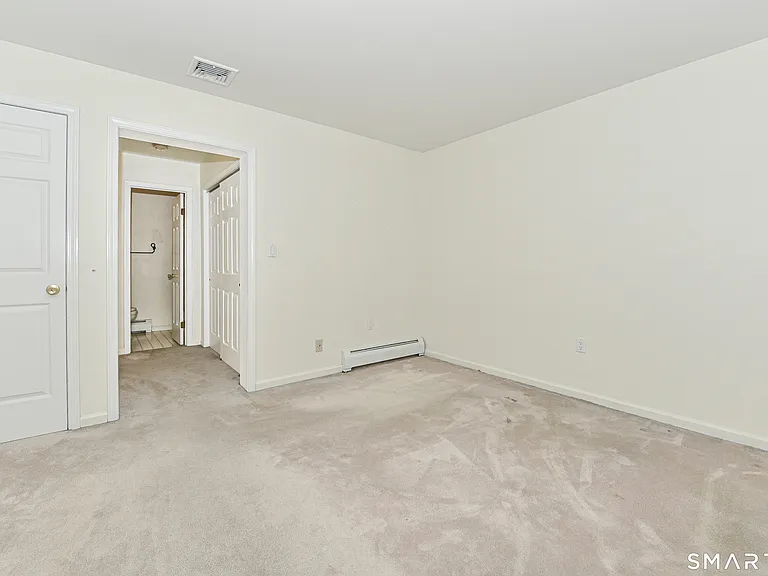 5 Moody Ave — Photo 17