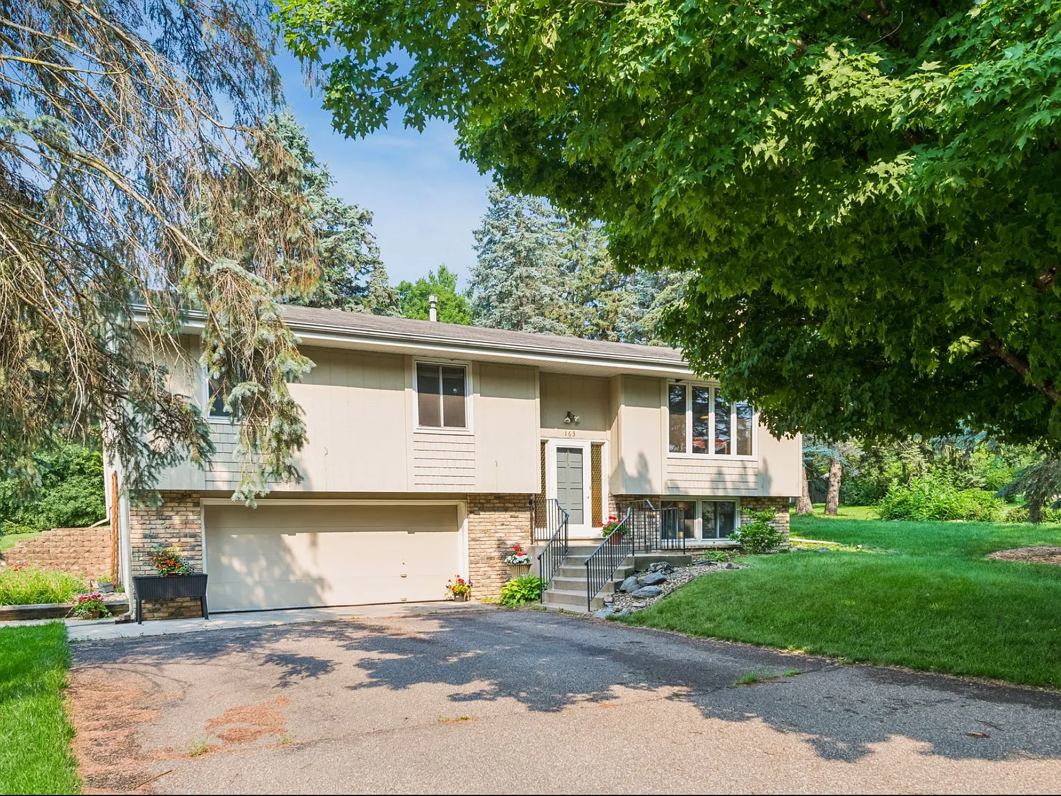 3 bed, 1895 sqft, $2,750 — Photo 3