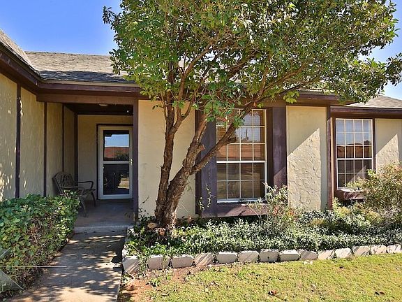 4th image of 765 Chanticleers Ln