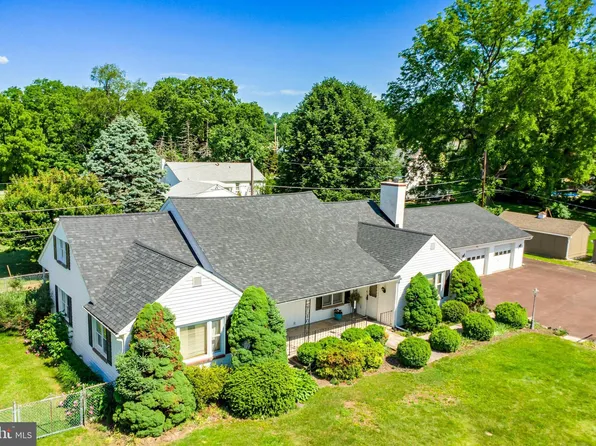 215 Yocum Rd, Oaks, PA 19456