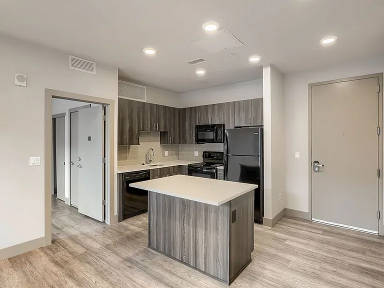 4923 King St — Photo 15