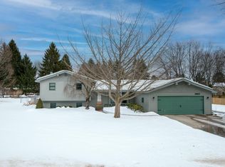 10017 E Lakeview Hills Rd, Traverse City, MI 49684