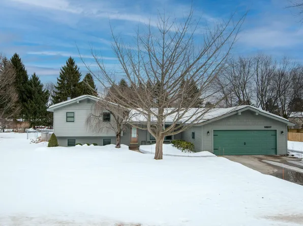 10017 E Lakeview Hills Rd, Traverse City, MI 49684