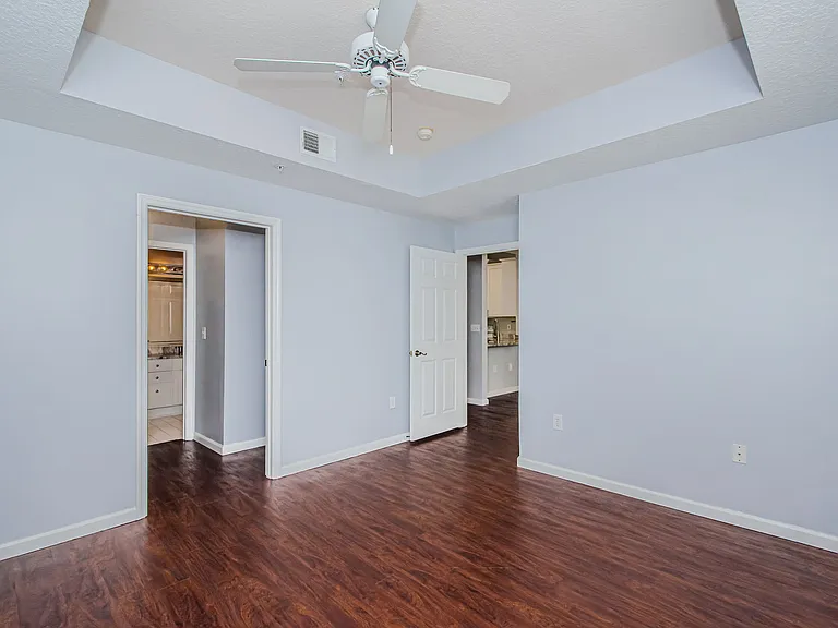 2nd bedroom walk in closet attaches to 2nd bath