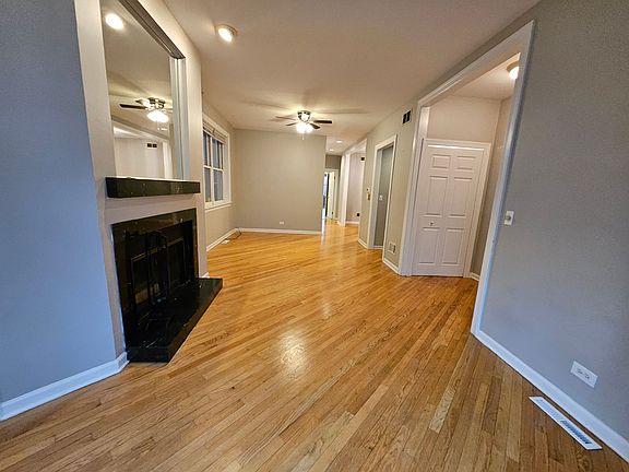 3rd image of 1038 W Montana St #1