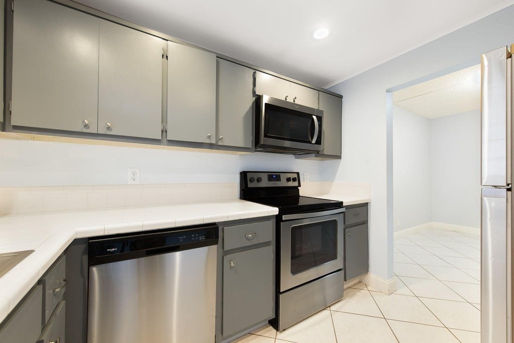 1340 NE 28th Avenue #232, photo 4