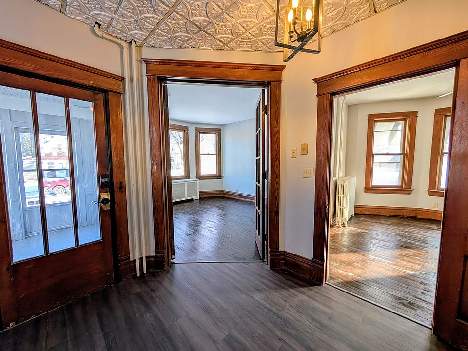 1st image of 200 Central Ave S