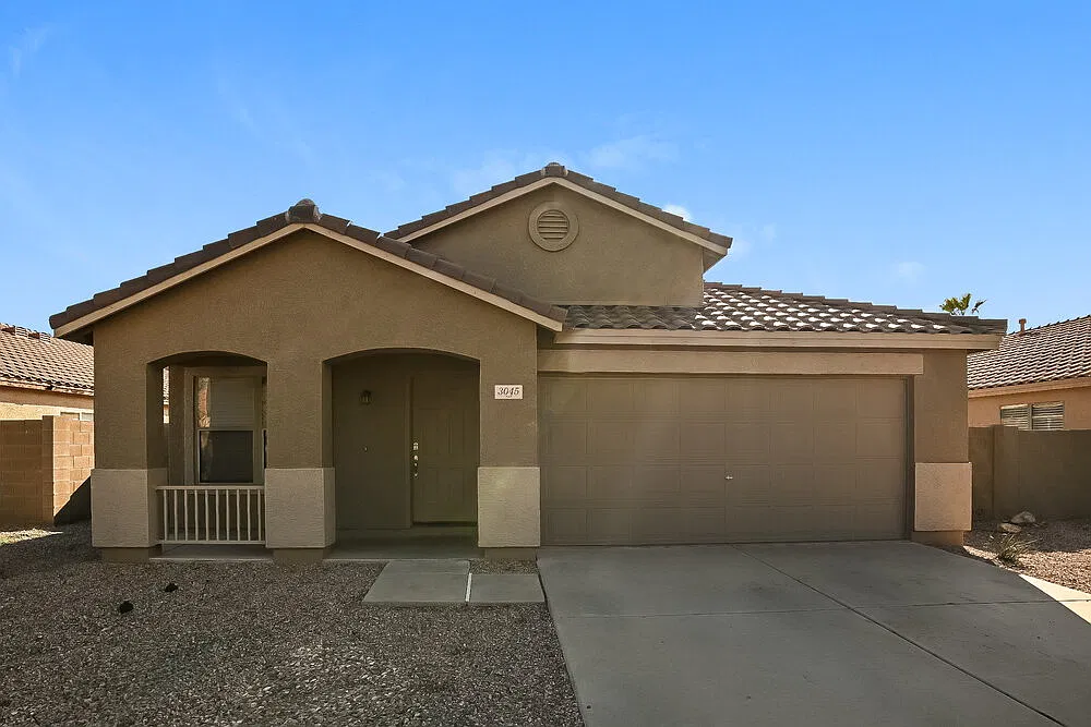 4 bed, 2.0 bath, 1919 sqft, $2,570 — Photo 1