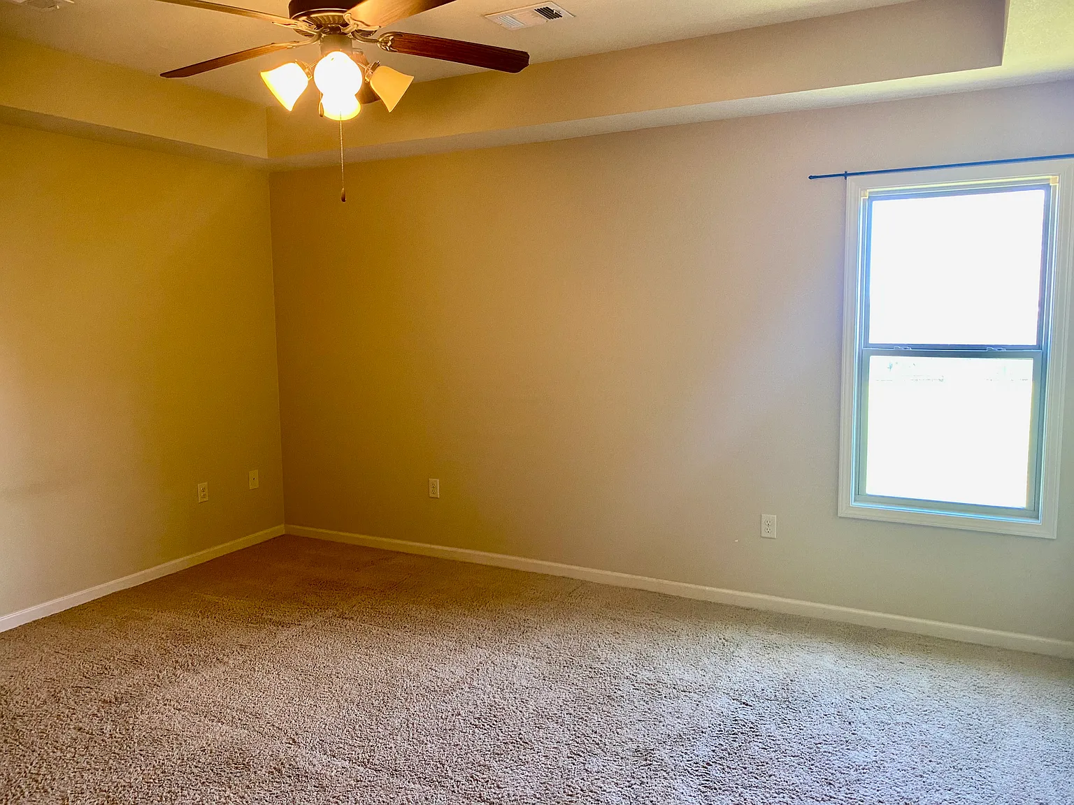 3 bed, 1369 sqft, $1,695 — Photo 2