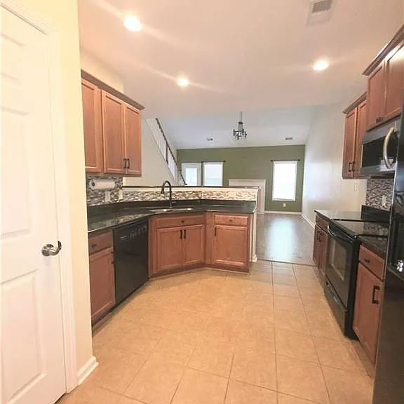 113 Macalester Dr — Photo 21