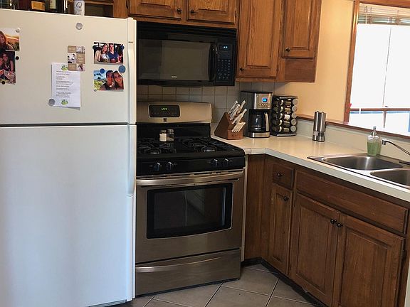 Refrigerator and appliances included