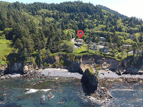 4th image of 185 Sea Crest Dr