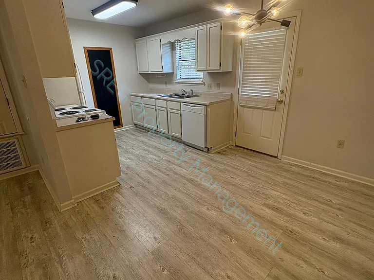 1250 Cumulus Dr — Photo 2