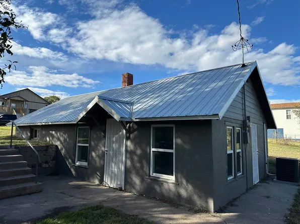 706 Greenwood Ave, Dodge City, KS 67801