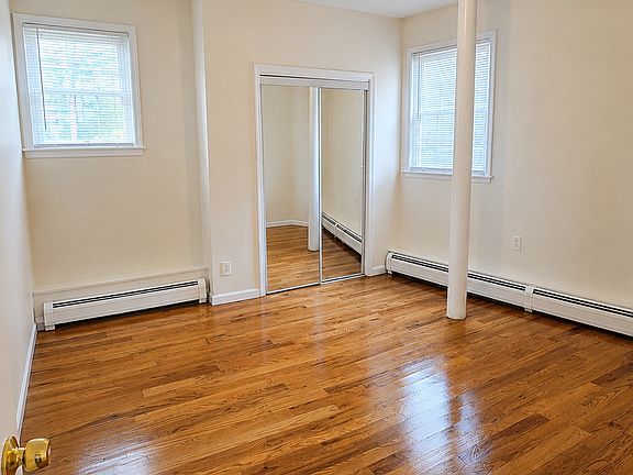 5th image of 233 Barrow St APT 1
