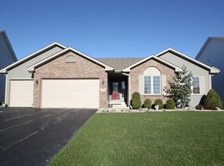 6308 Crystal Brook Ln, Machesney Park, IL 61115