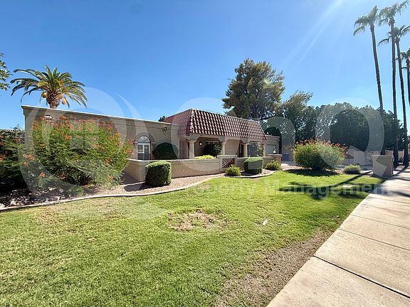 3rd image of 1915 E Buena Vista Dr