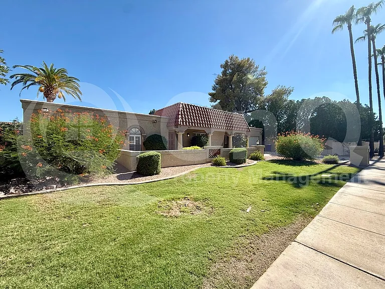 1915 E Buena Vista Dr — Photo 3