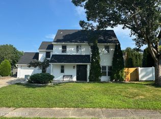 1 Maplewood Ct, Barnegat, NJ 08005