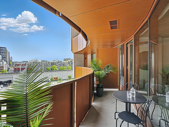 4th image of 245 Boulevard Robert Bourassa #2204