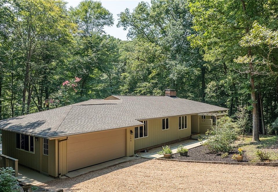 1st image of 104 Montague Cir