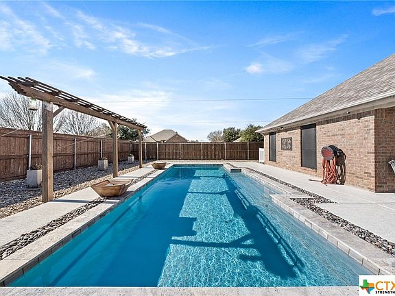 2nd image of 605 Newberry Ct