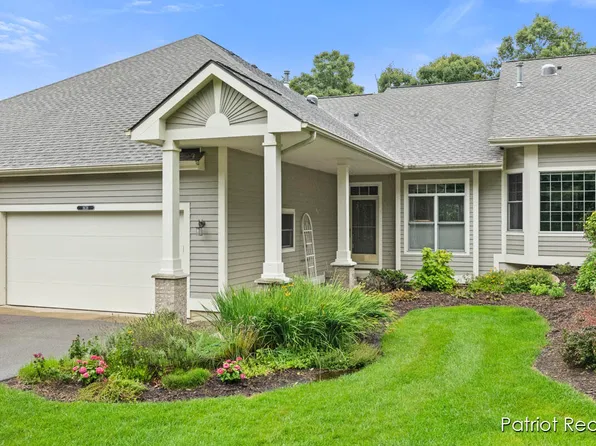 1638 Stillwater Ct NE, Grand Rapids, MI 49505