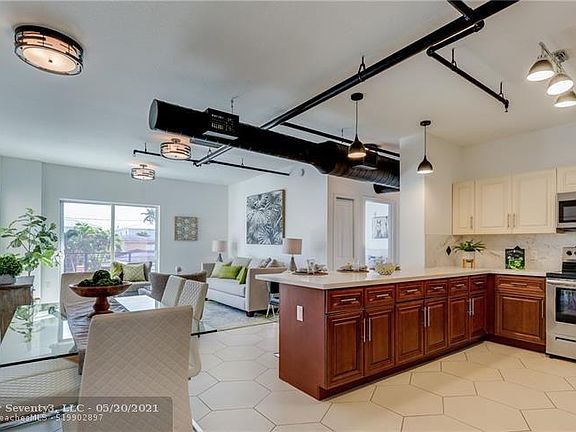 3rd image of 611 NE 29th Dr APT 201