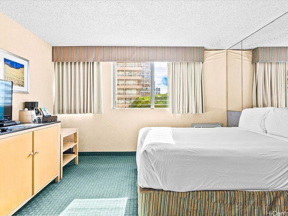 1st image of 444 Kanekapolei St #413