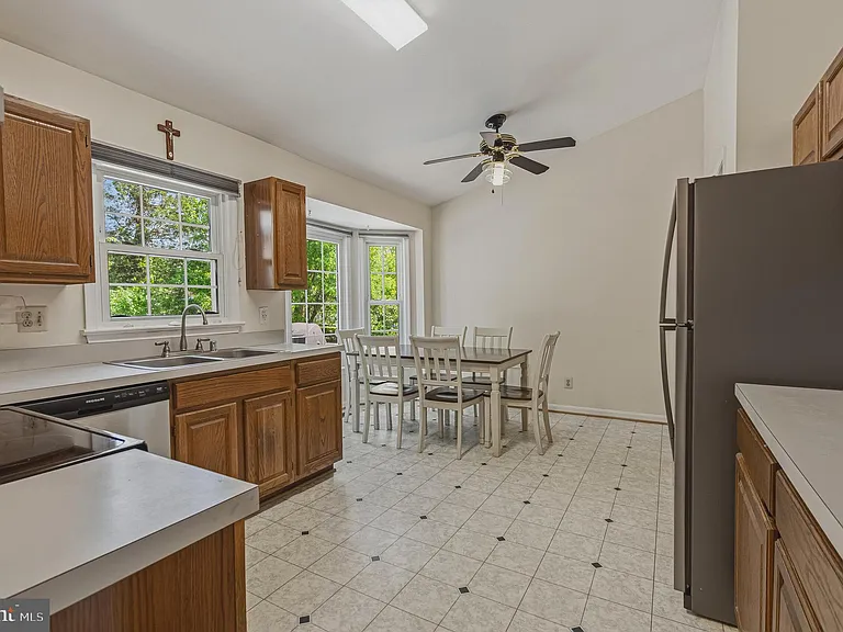 9729 Zimbro Ave — Photo 10