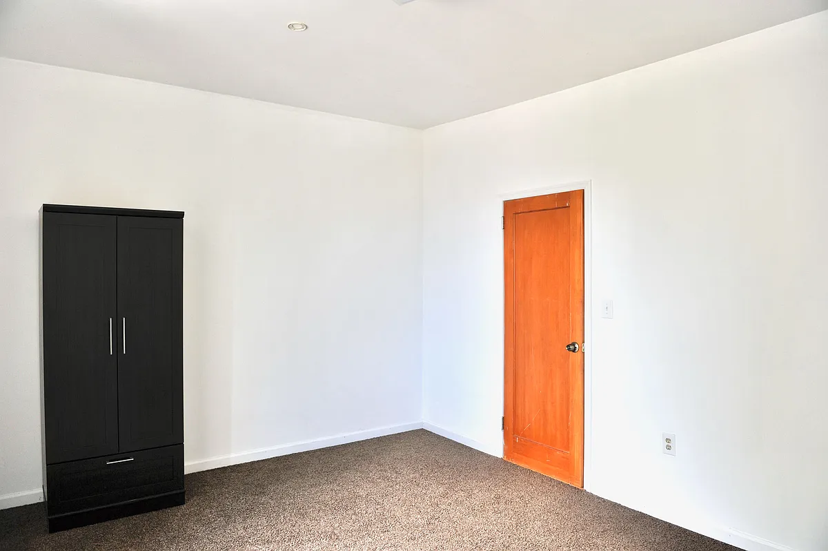 Building Photo - 519 S 41st St #3F