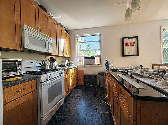 2nd image of 530 45th St Floor 2