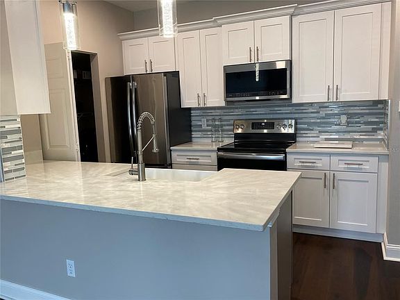 3rd image of 14328 Fredricksburg Dr APT 602