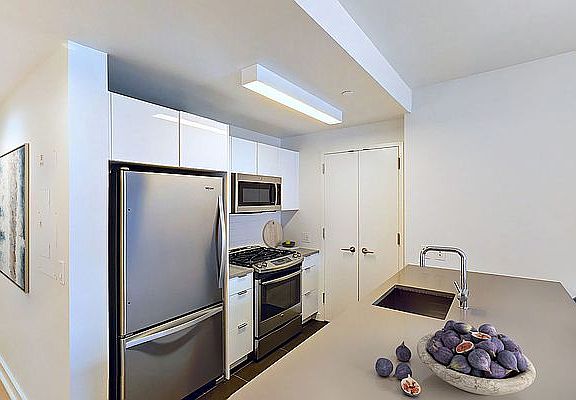 4th image of 45 Hoyt St #9L