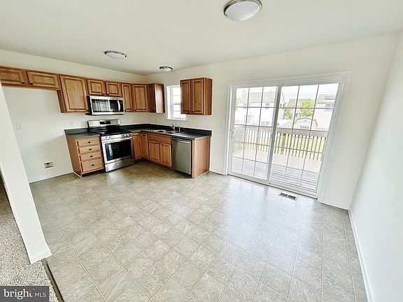 2nd image of 142 Penn Oak Dr