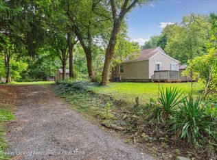 6743 Richard Rd, Lansing, MI 48911