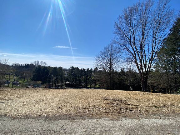 3rd image of 31 Upper Dr